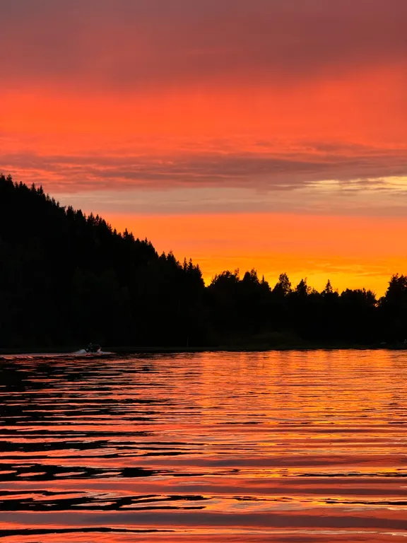 Стильный дом на берегу Ладожского озера с панорамным видом
