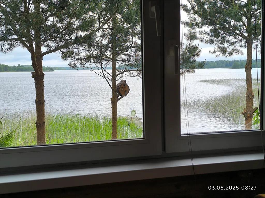 Дом на берегу с видом на Селигер