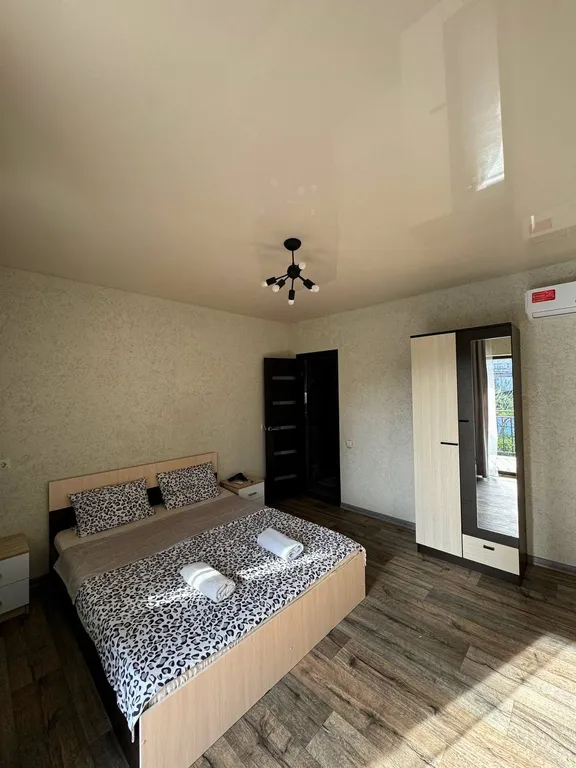 Квартира Квартира Двухместный номер с двуспальной кроватью и ванной комнатой — Гагра