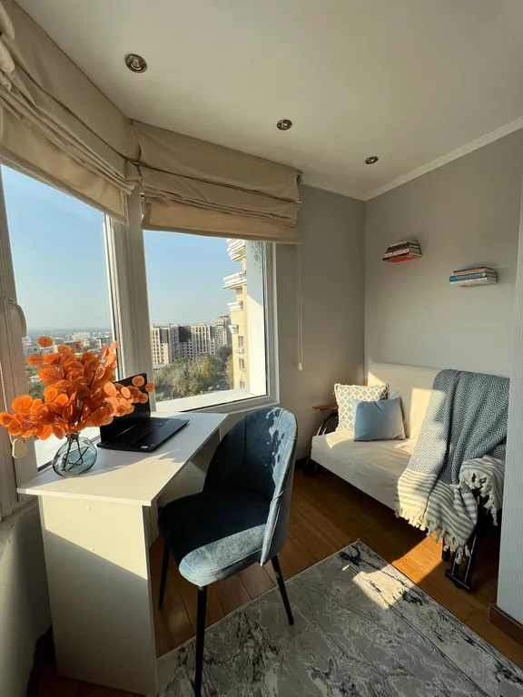 Уютная квартира с прекрасными видами в центре Алматы