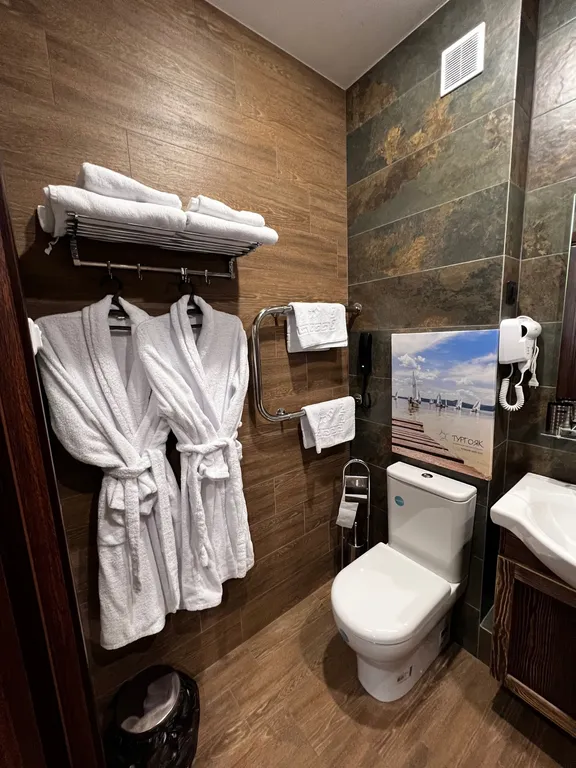 Апартамент на горнолыжном курорте Солнечная Долина с видом на озеро