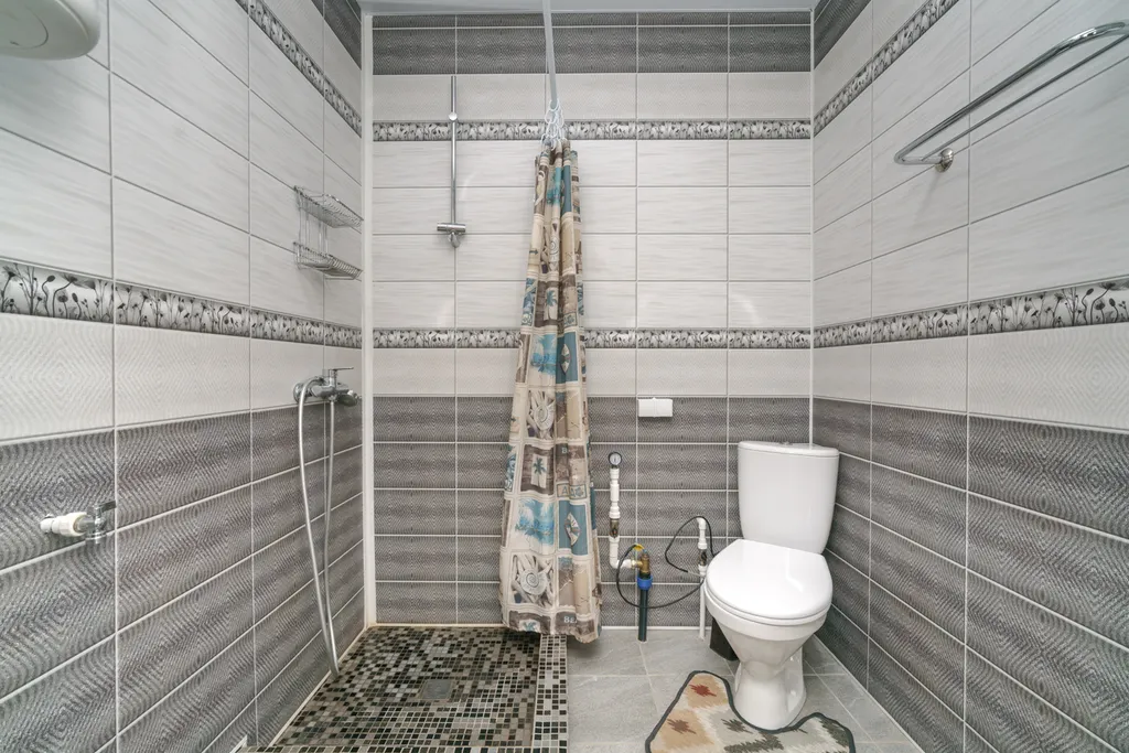 Новый загородный дом у реки с баней и бассейном