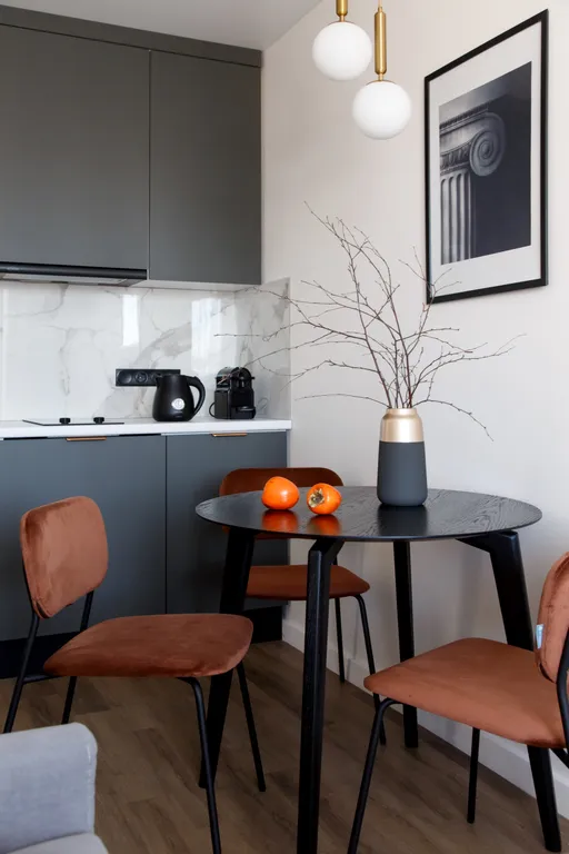 Премьер в центре