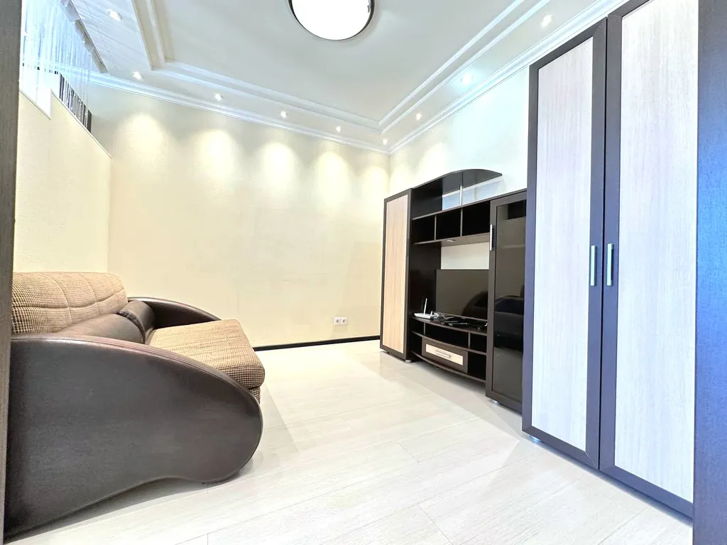 1-комнатная квартира с балконом и видом на реку рядом с Кузбасс-Арена