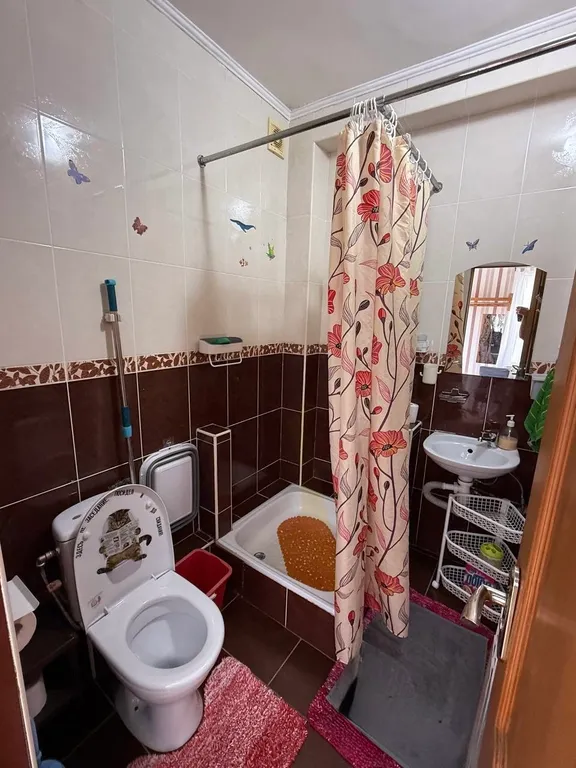 Уютная комната в частном доме  со своим двором.