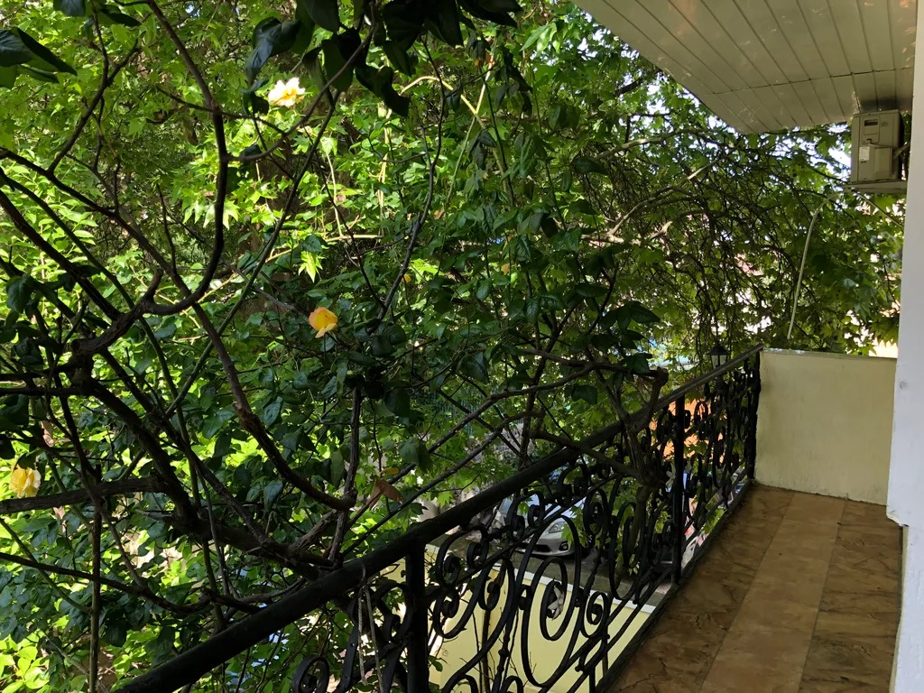 Номер с балконом во двор