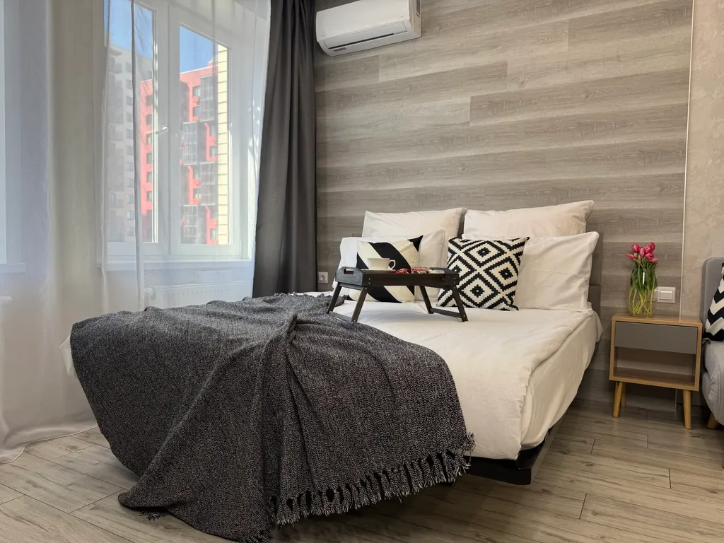 Студия с парящей кроватью