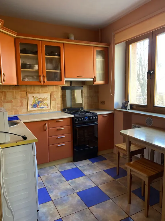 Светлая квартира на 1 этаже близко к морю