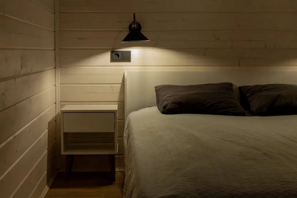 Домик в лесу с камином и баней