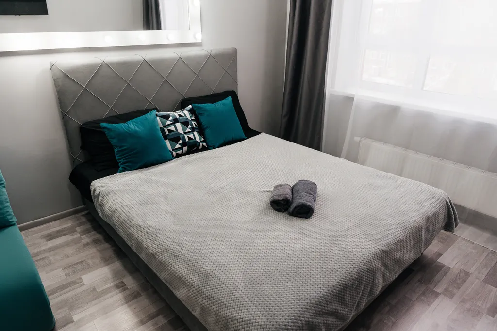 Квартира Стильная студия с панорамным балконом у балатовского парка — аренда посуточно в Пермь