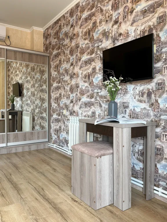 Солнечный номер для двоих с видом на цветочный дворик