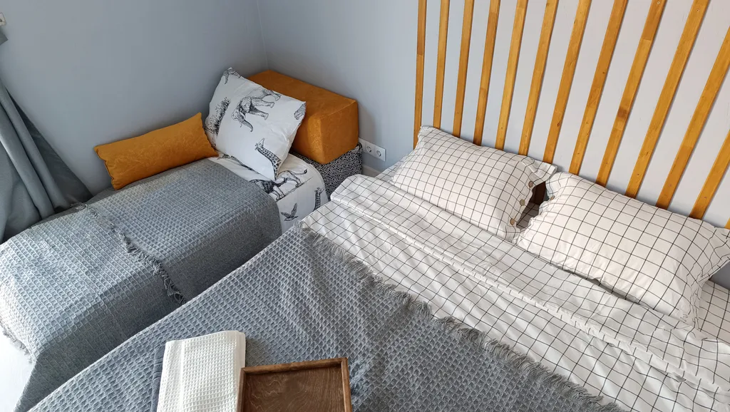 Уединенный трёхместный домик с queen size с собственным садом