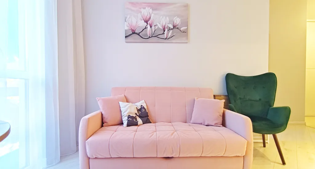 Дизайнерский апартамент со спальней и балконом