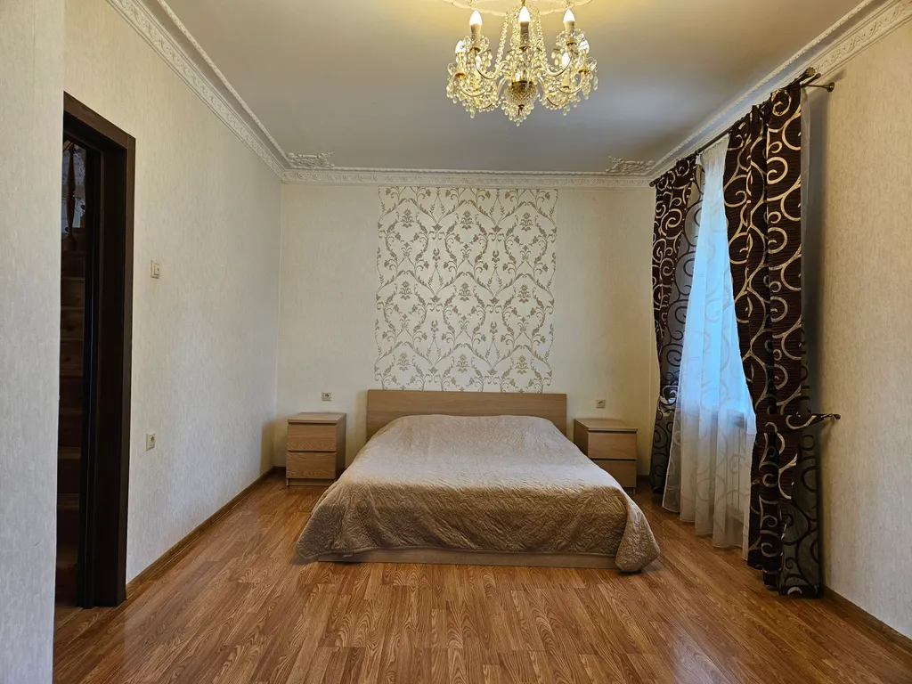 Коттедж Коттедж с большим бассейном — Черное