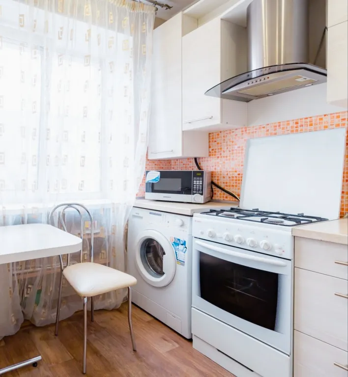 Центр, рядом универмаг Гомель