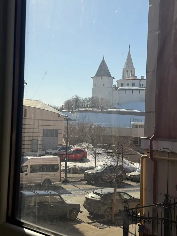 Двое у Кремля с видом на Кремль