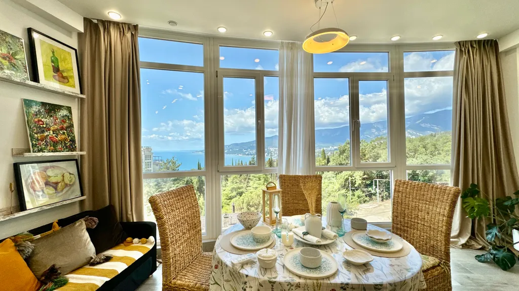 Квартира с дизайнерским ремонтом и видом на море Восход Ялта