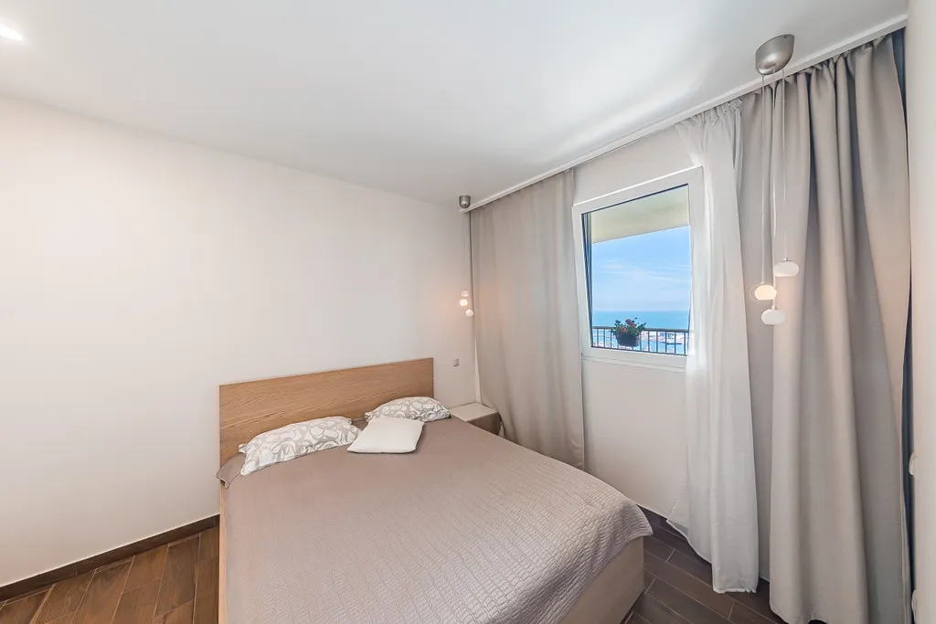 2-комнатная квартира в центре Сочи с видом на море и город