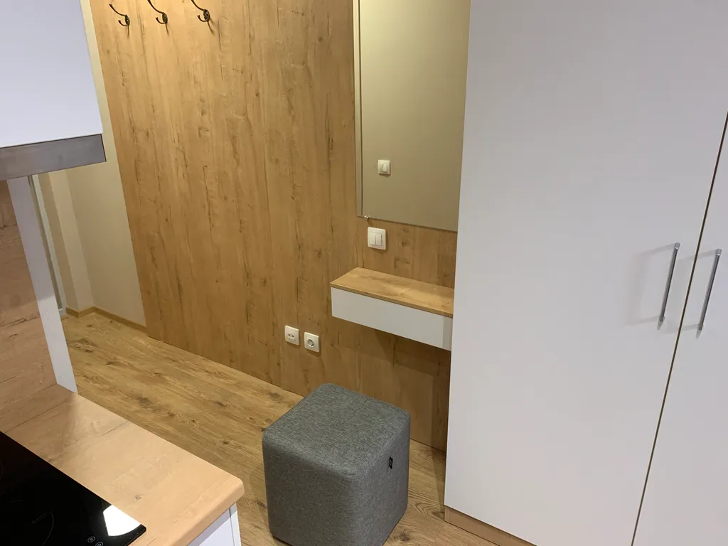 Апартаменты у метро с кухонной зоной и панорамными окнами