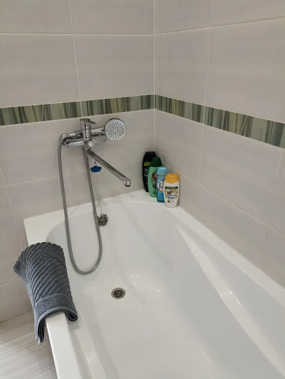 Студия с парковкой под окном