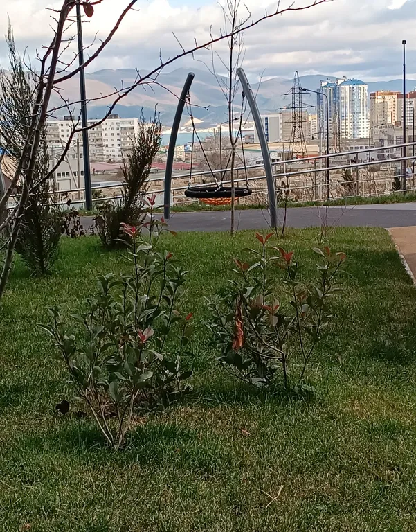 Новая квартира с видом на бухту, Маркхотскийй хребет и гору Колдун