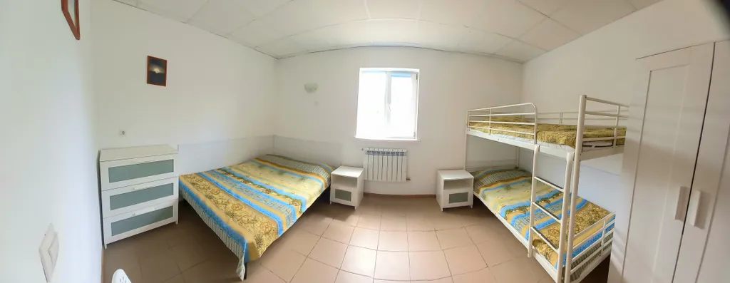 Спальня, кухня с диваном, веранда