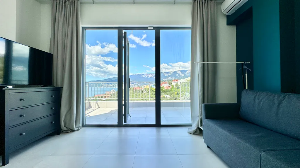 Часть дома с бассейном недалеко от моря Отрадное Ялта