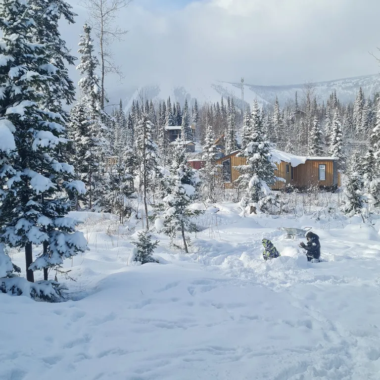 Современный дом с видом на горы