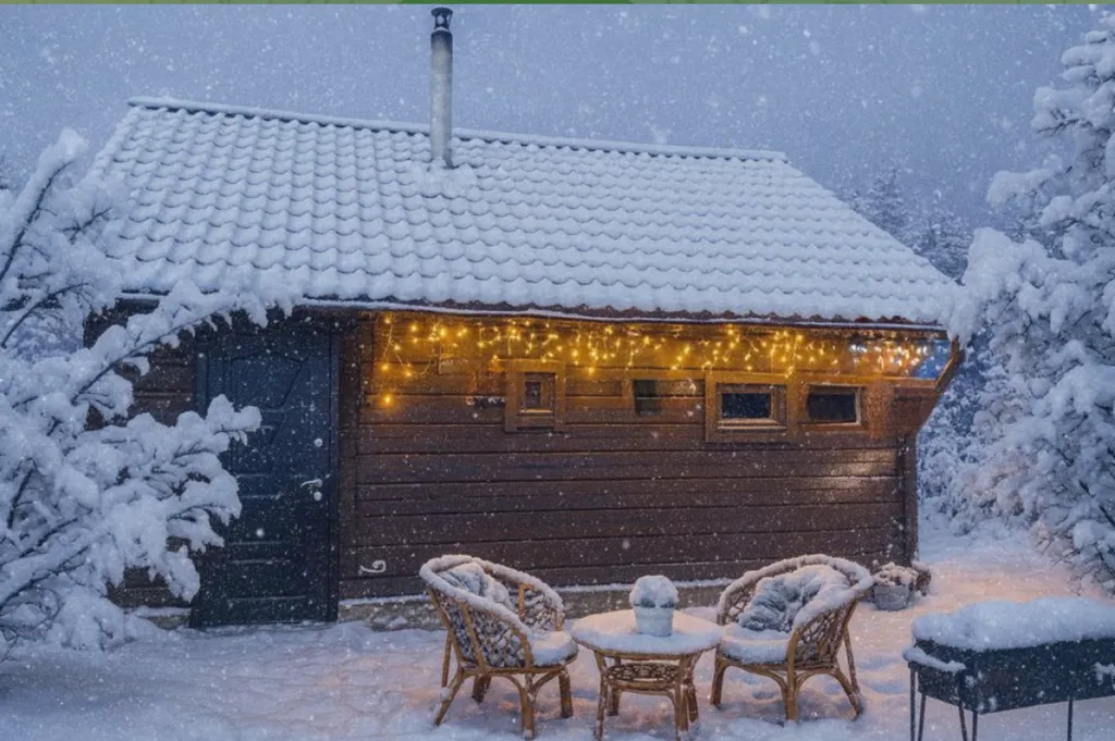 Коттедж Уютный, деревянный дом с баней в окружении соснового леса — аренда посуточно в Екатеринбург