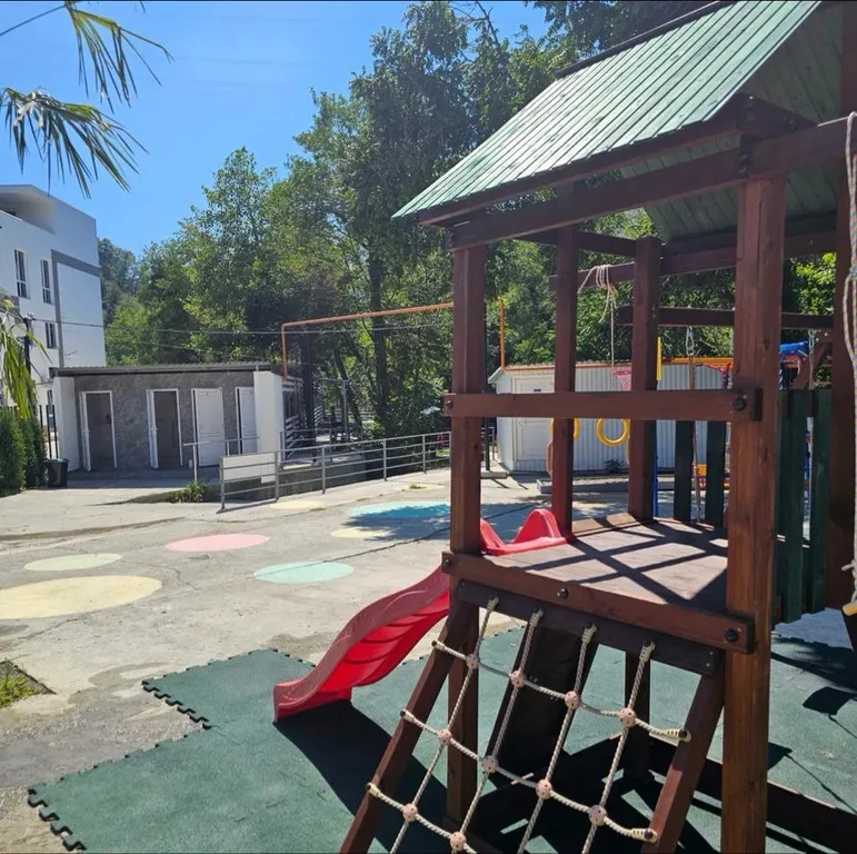 Квартира с бассейном на территории