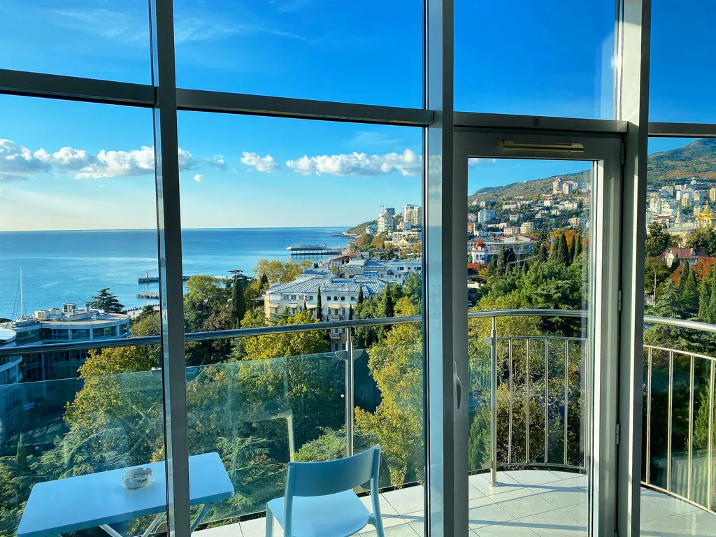 Апартаменты с видом на море на набережной Ялты в ЖК Бригантина