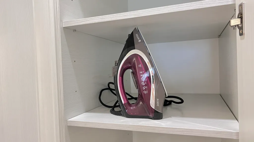 Проживание возле бювета и городского озера с видом из окна на гору