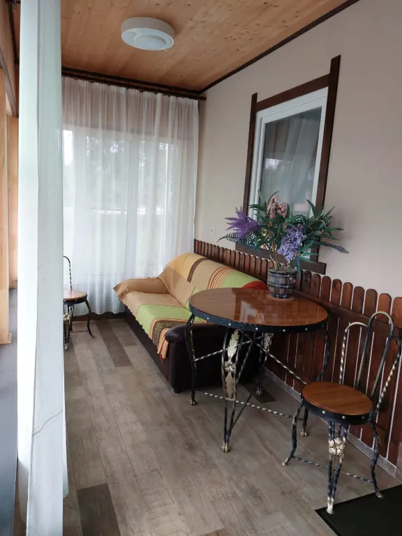 Банный домик на пруду