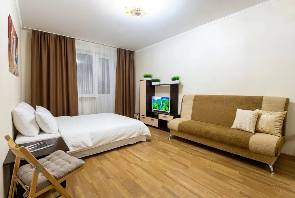 Просторные двухкомнатные апартаменты с балконом и видом на реку