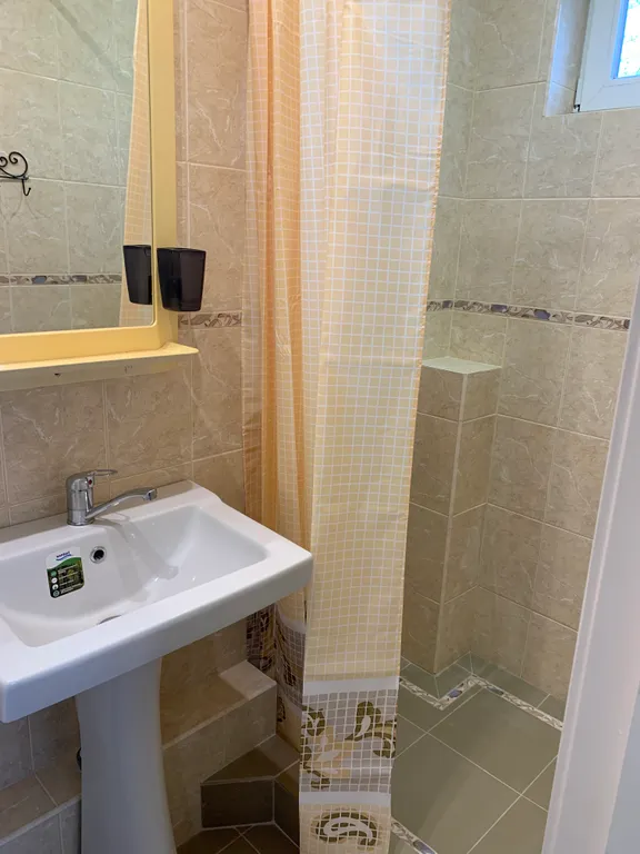 Квартира Уютная комната-студия с видом на сад — Севастополь