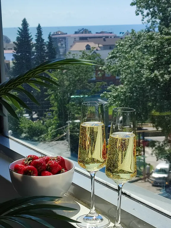 Квартира с 2 отдельными спальнями и кухней-гостинной недалеко от моря