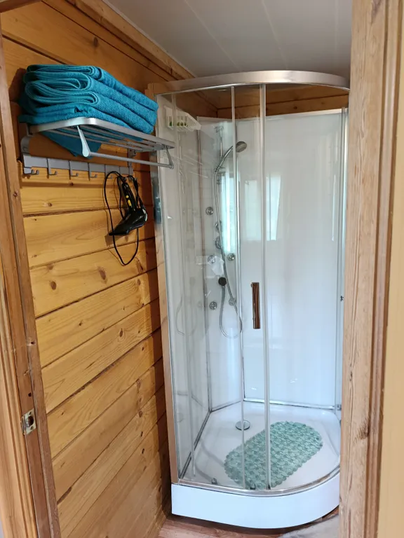 Дом на берегу озера Велье