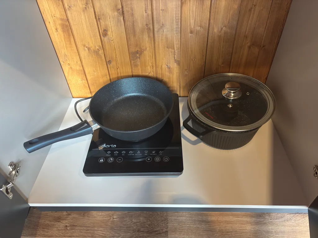 Дом А-фрейм с видом на горы и пруд