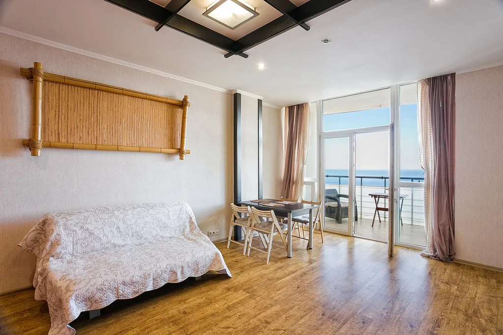 Апартаменты с видом на море и горы рядом с Артеком в Белом доме