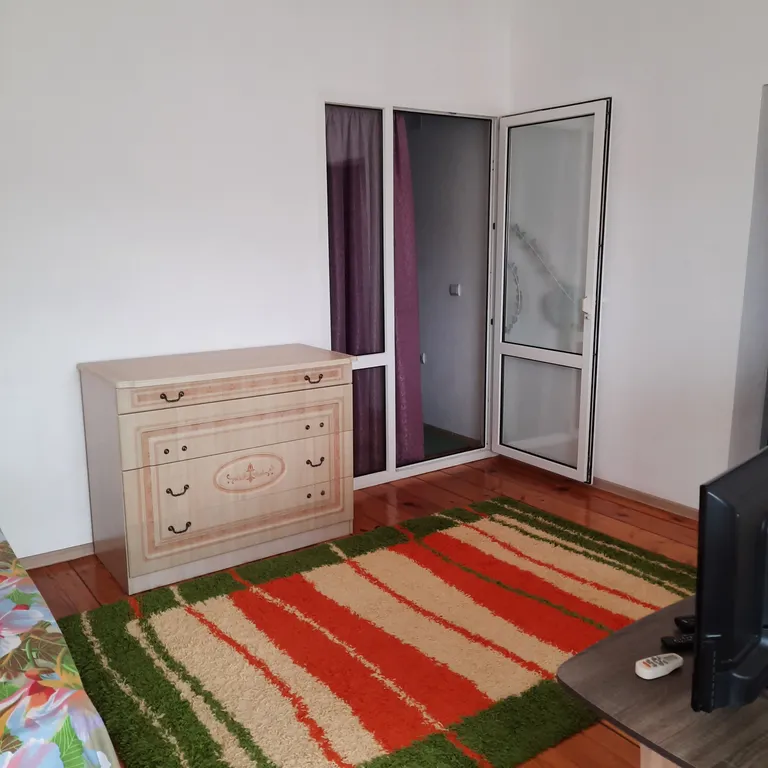 Половина двухэтажного дома у моря