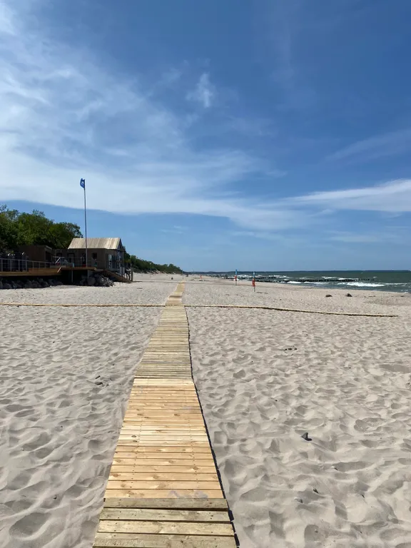 Коттедж с отдельным входом и видом на сад