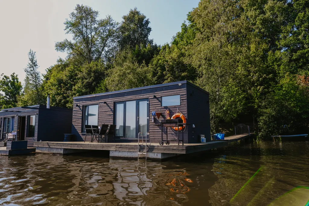 Плавучий дом Сазан