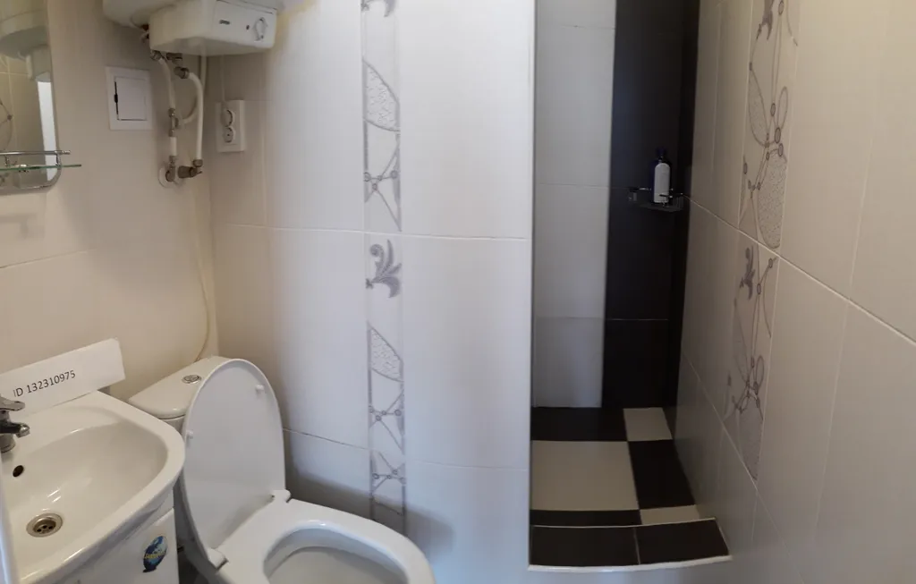 Не большой домик в самом центре Алупки возле Воронцовского пар