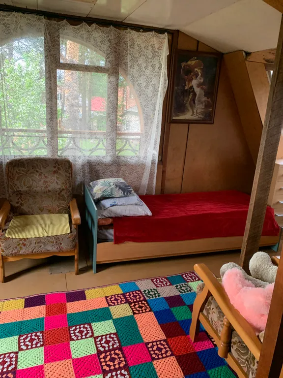 Живописный дом на природе недалеко от города