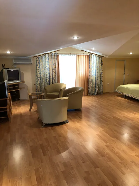 Дом на берегу моря в Ялте со своим двориком