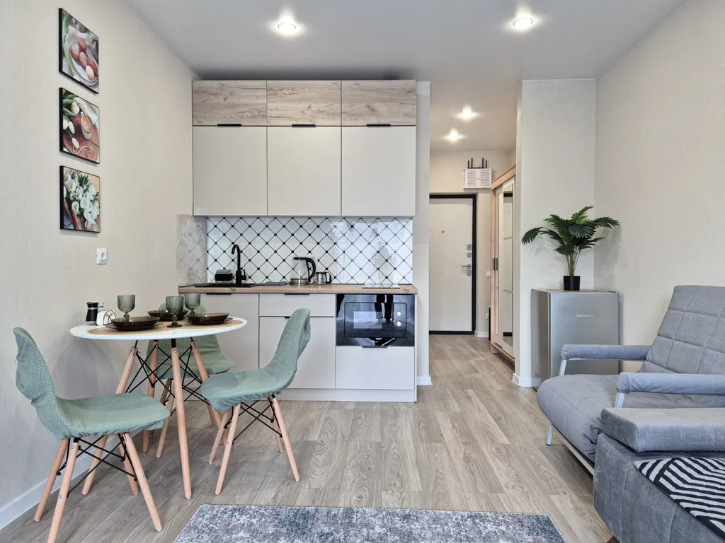 Студия с видом на лес и горы