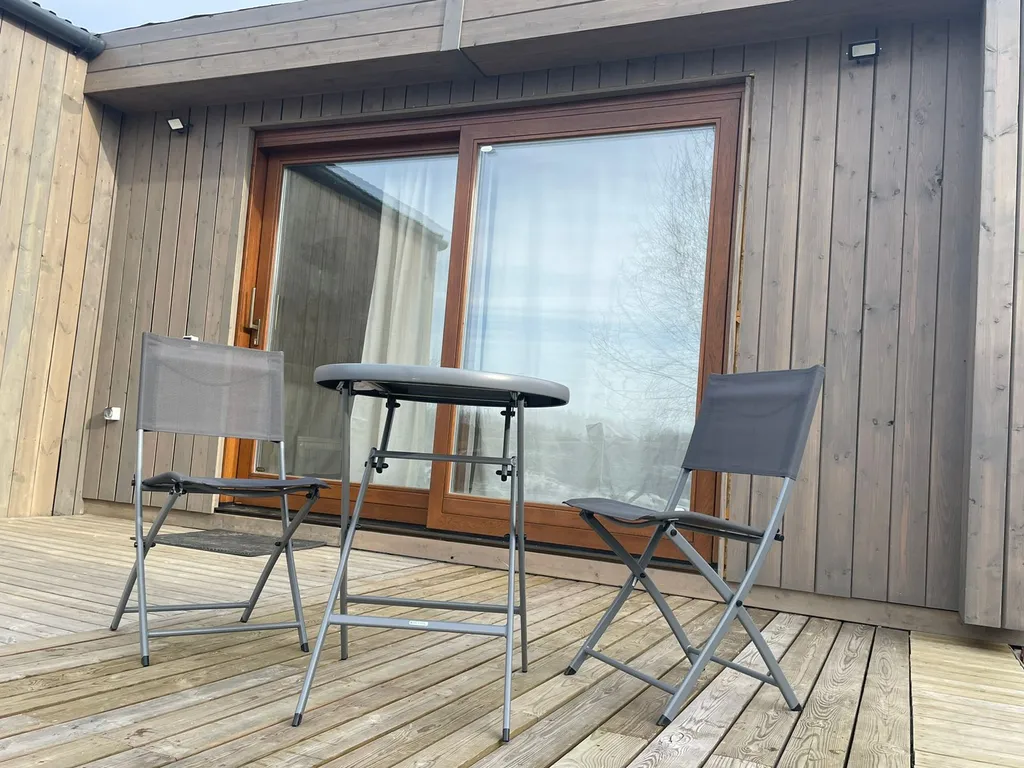 Коттедж Дом на берегу реки с камином и баней — Сясьстрой