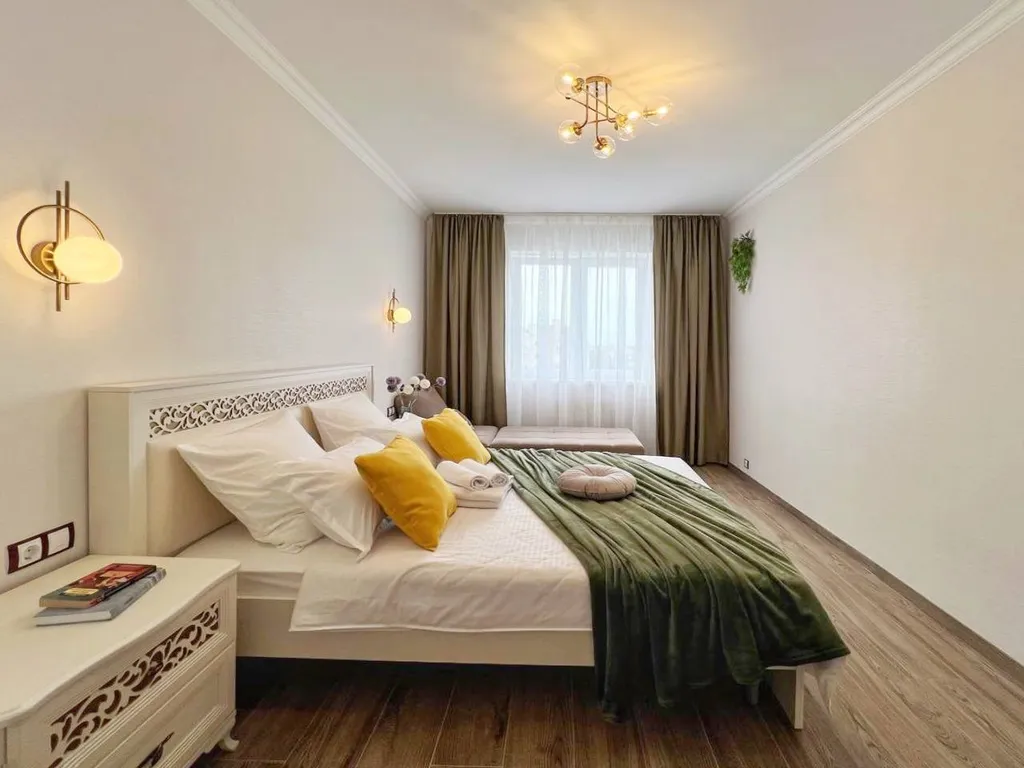 Стильный двухкомнатный люкс с видом на Кафедральный собор