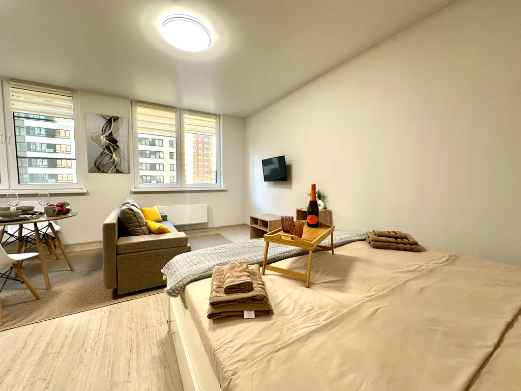 Студия с кроватью и дизайнерким ремонтом