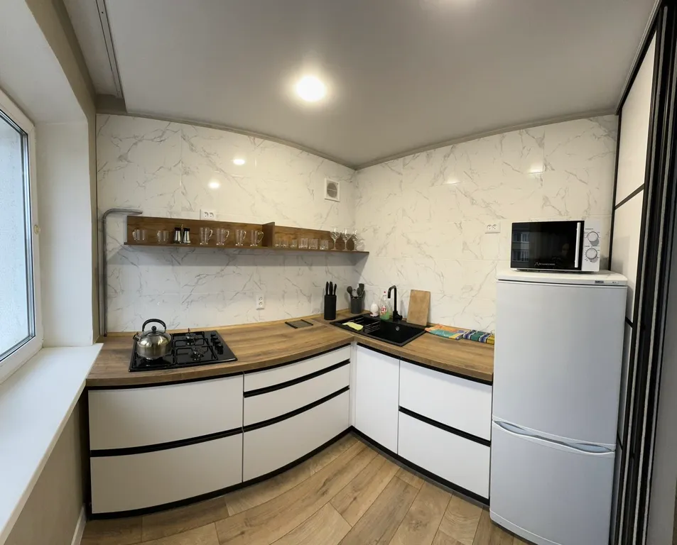 Новая трехкомнатная квартира в самом центре с видом на площадь Победы